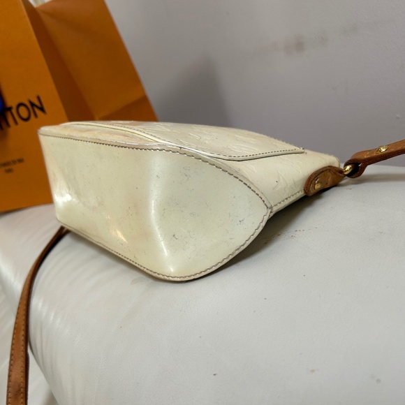 ** WOW** 💫Louis Vuitton Minna Street Vernis Crossbody - Picture 5 of 12